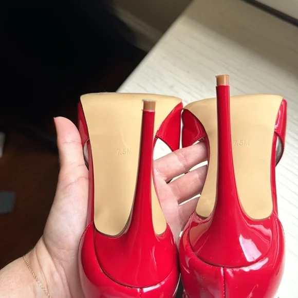 Like New Steve Madden Ace Sandals 7.5 - Picture 7 of 12